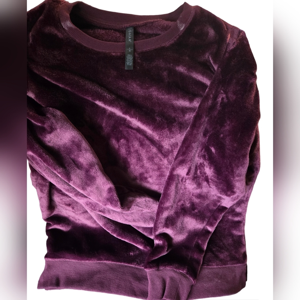 Gaiam Large Purple Fleece Sweater